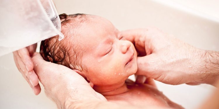 Tipps zur Pflege beim Neugeborenen