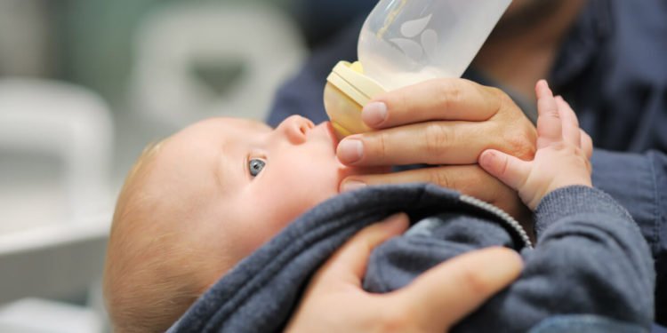 Babys Liebling: Die Milchflasche – auch mit über einem Jahr