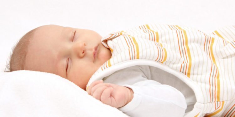 Aus diesem Grund empfehlen wir einen Schlafsack für ein Baby