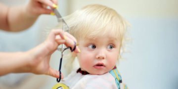 Der erste Haarschnitt von unserem Baby beim Friseur