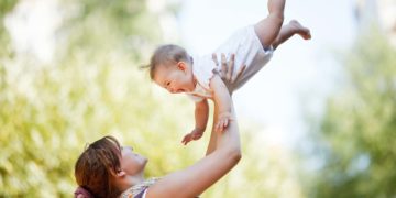 Mit dem Kind im Garten spielen: unsere kleine Oase hinterm Haus