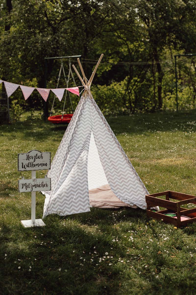 Ideen für einen DIY Outdoor Kindergeburtstag: Zelt zum verstecken