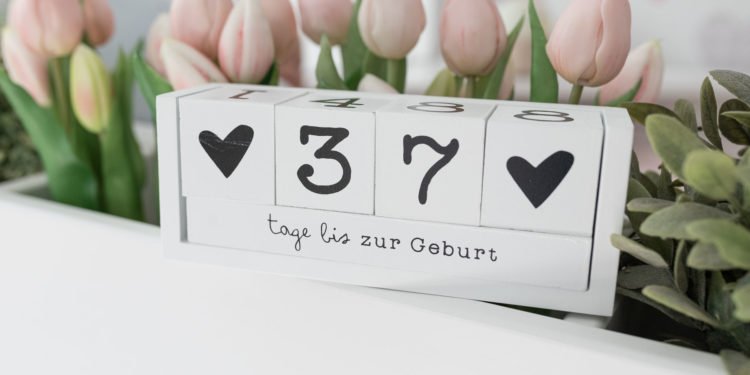 Countdown bis zum Baby Aus Holz und Papier in der Übersicht