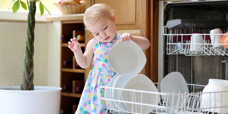 Ab wann sollten Kinder im Haushalt mithelfen So ist es bei uns...