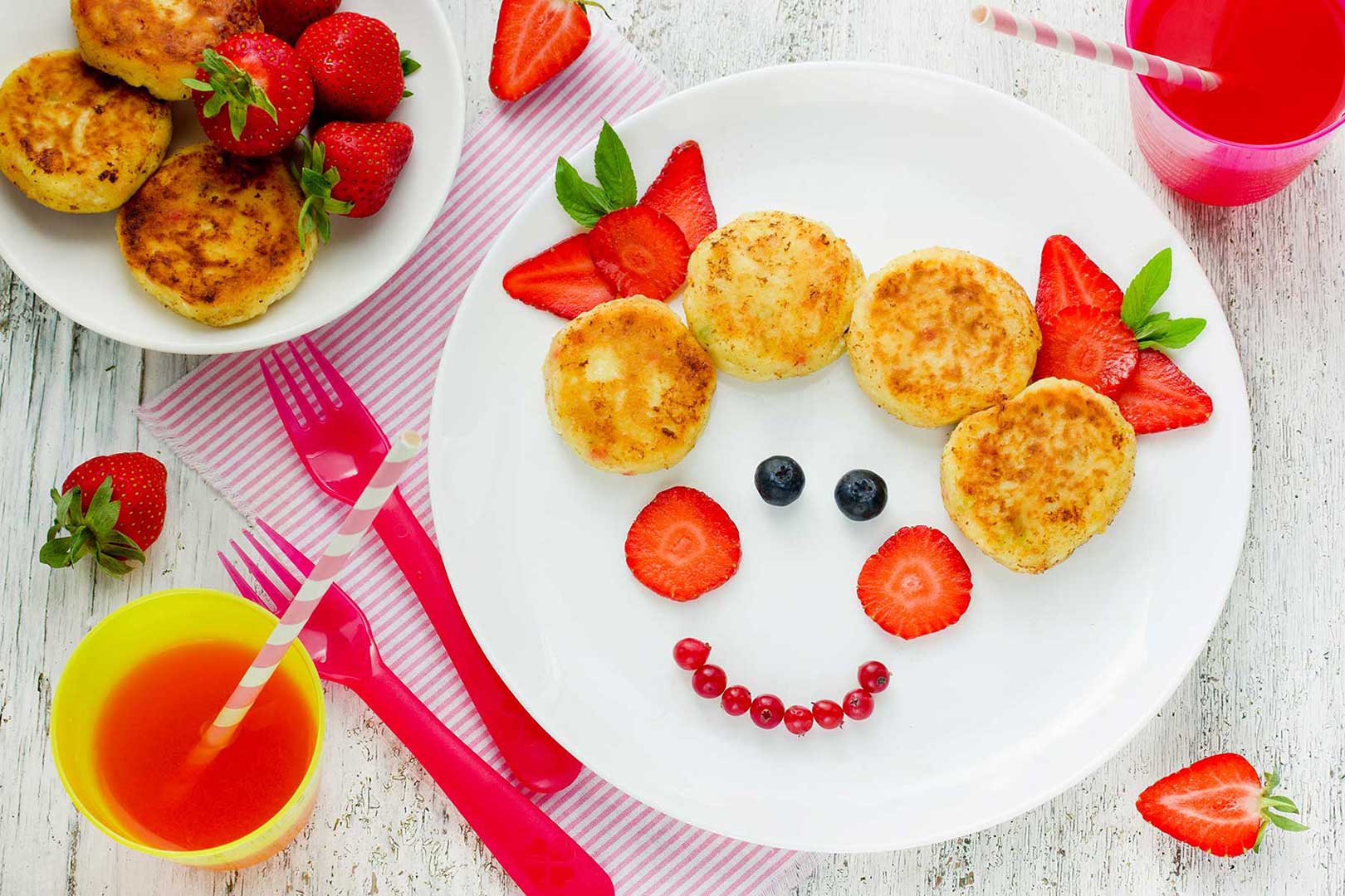 Minipancake Mädchen mit Obstwangen