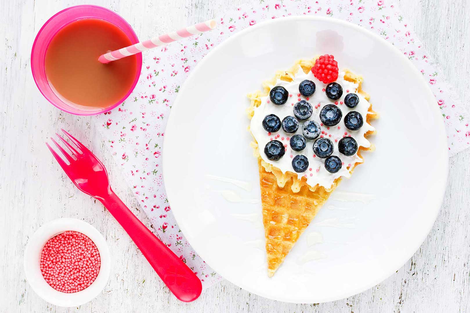 Waffeleis mit Blaubeeren