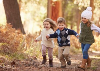 Mit diesen Tricks sind die Kinder im Herbst richtig angezogen