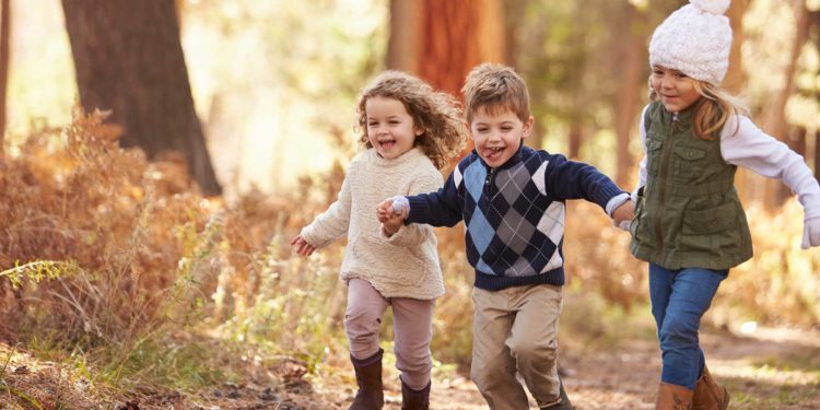 Mit diesen Tricks sind die Kinder im Herbst richtig angezogen