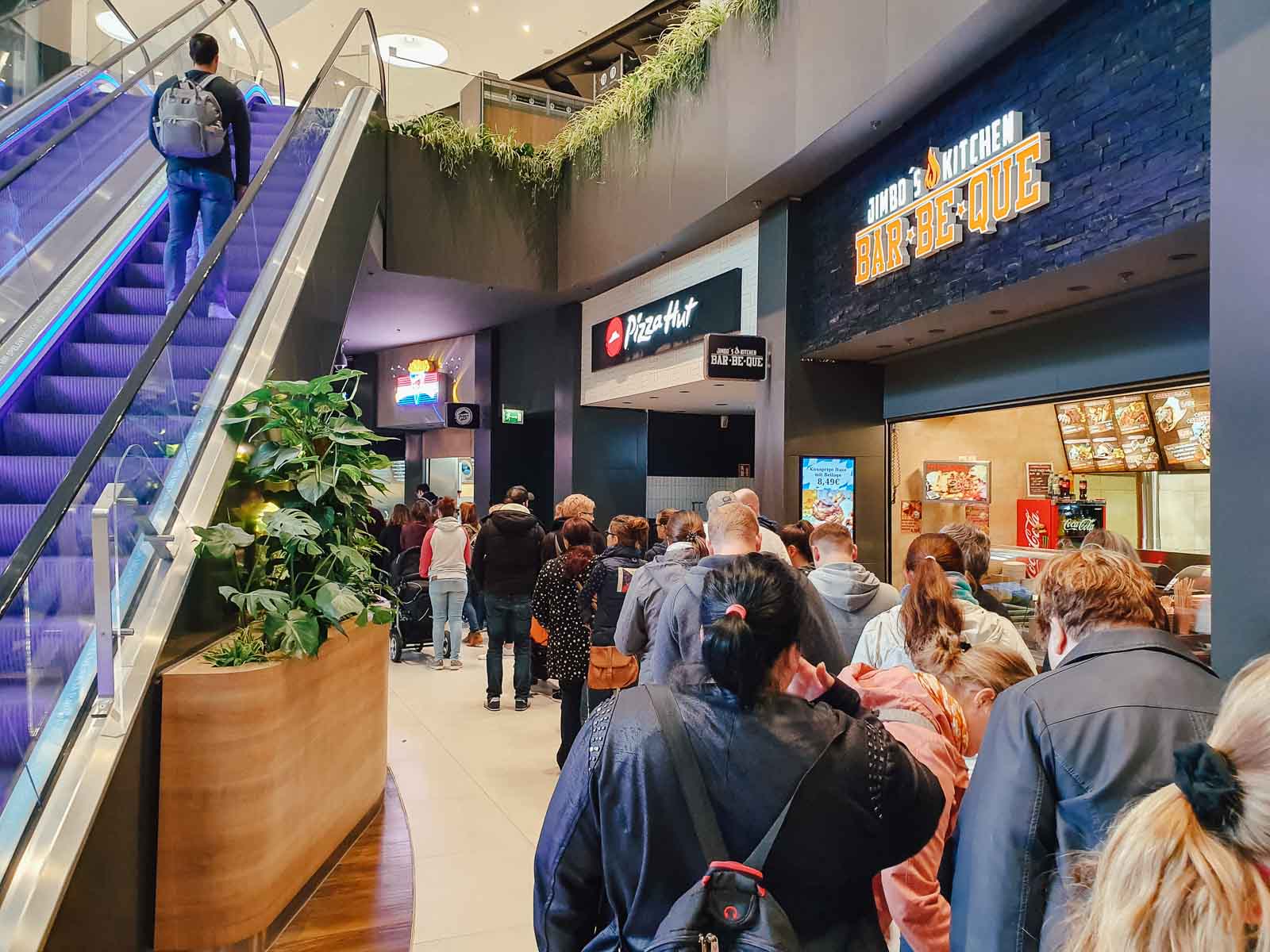 Lange Schlangen beim Piratini-Markt im Centro Oberhausen