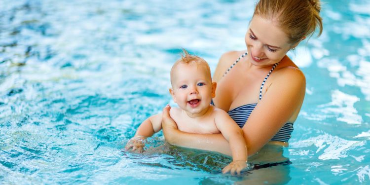 Mit Kindern im Schwimmbad: Dies sind unsere Must-Haves!