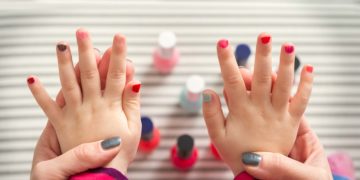 Nagellack für Kinder: unsere Emma liebt es total!