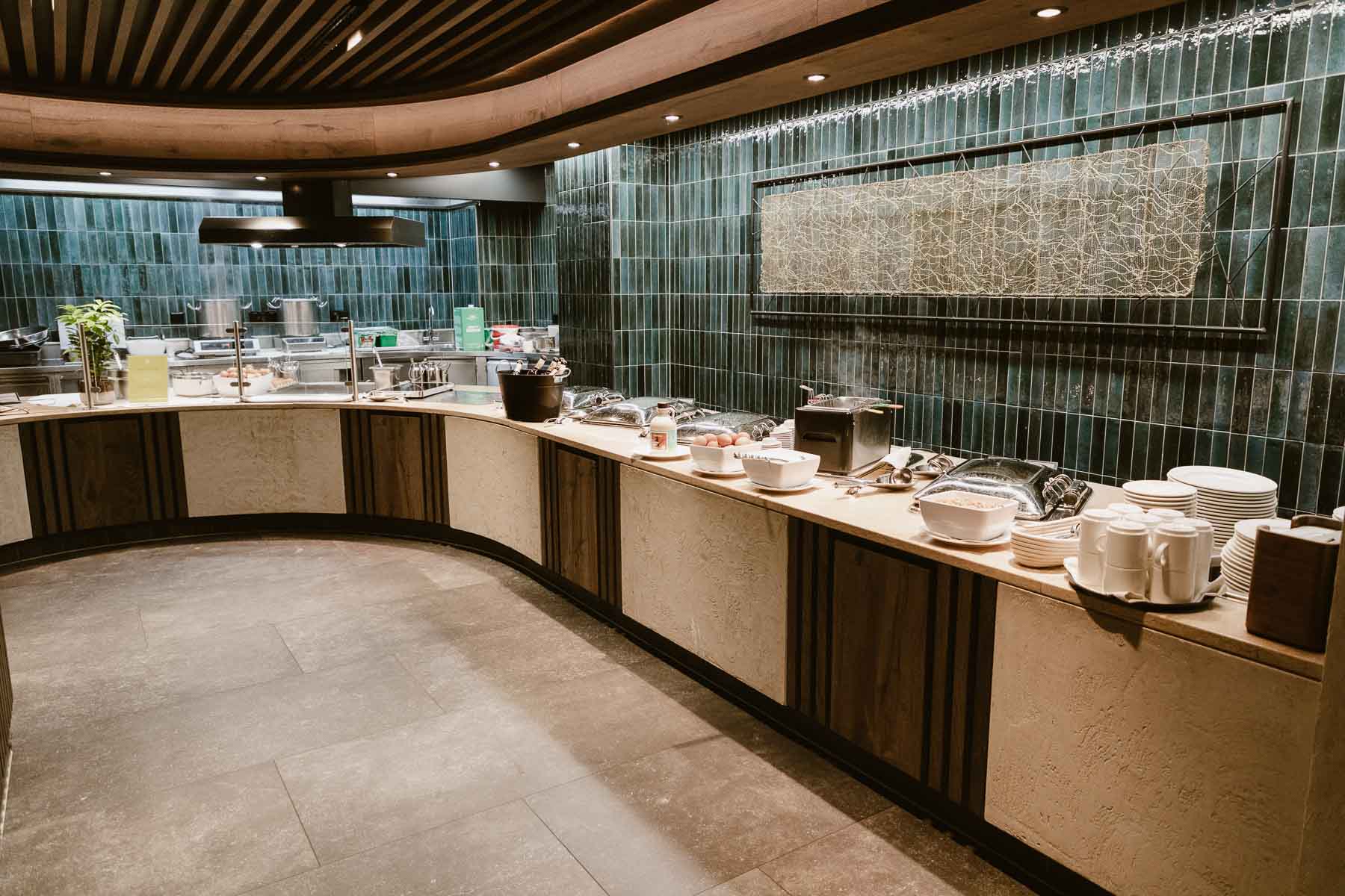 Buffet-Bereich mit Frühstücksangebot im Familux Resort Alpenrose